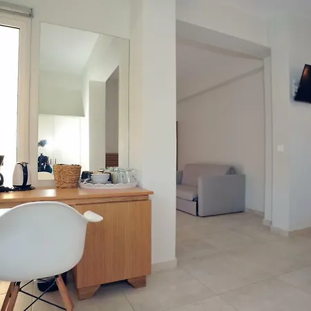 Ξενοδοχείο με διαμερίσματα Mithos Premium Aγία Μαρίνα